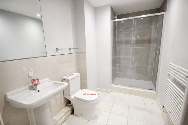 9 Catalonia Apartments, Metropolitan Station Approach, Watford, WD18 7BL 8