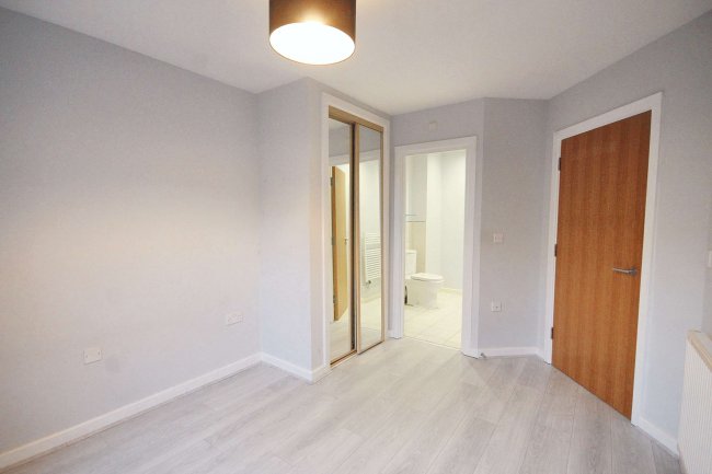 9 Catalonia Apartments, Metropolitan Station Approach, Watford, WD18 7BL 8