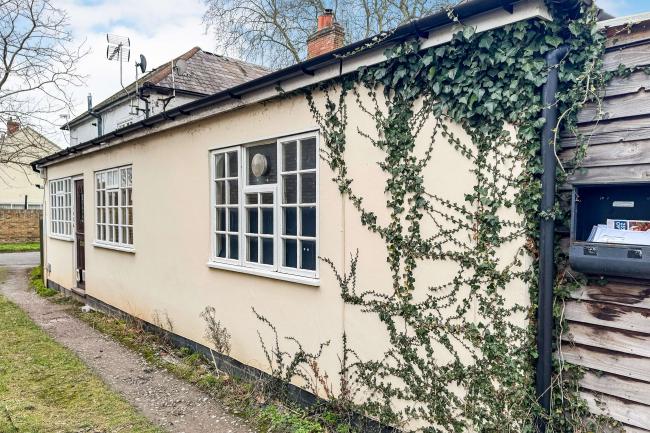 Flats A B and C, 165 French Street, Sunbury on Thames, Surrey, TW16 5JY 7