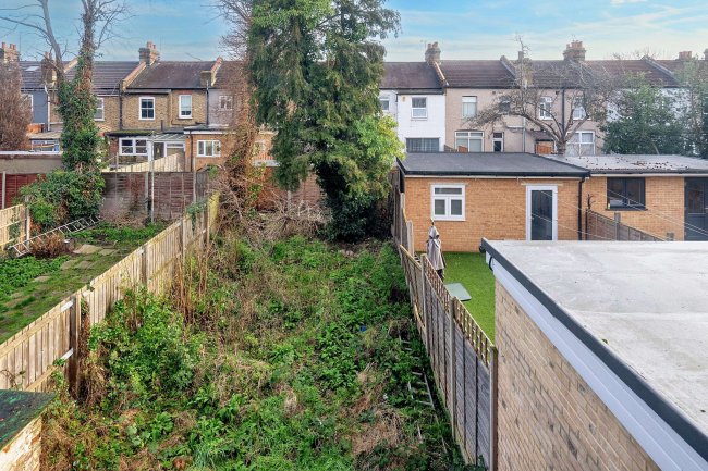 75 South Park Drive, Seven Kings, Ilford, IG3 9AB 5