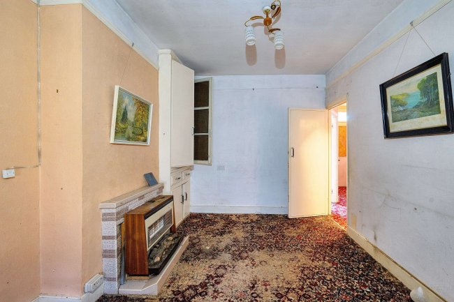 75 South Park Drive, Seven Kings, Ilford, IG3 9AB 5