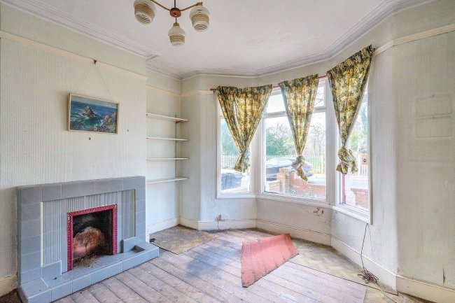 75 South Park Drive, Seven Kings, Ilford, IG3 9AB 5