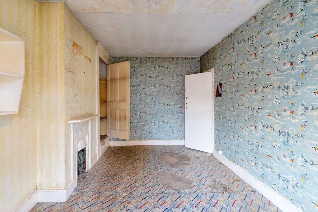 75 South Park Drive, Seven Kings, Ilford, IG3 9AB 5