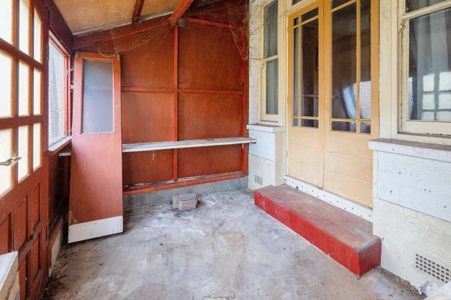 75 South Park Drive, Seven Kings, Ilford, IG3 9AB 5