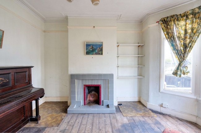 75 South Park Drive, Seven Kings, Ilford, IG3 9AB 5