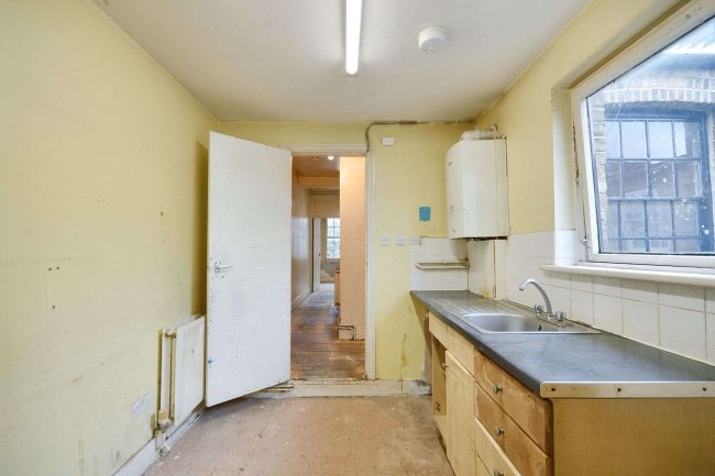 8a Goodwin Road, Shepherds Bush, London W12 9HX 3