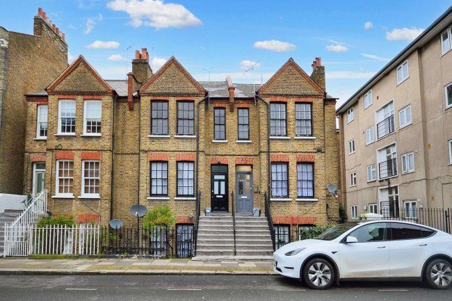 8a Goodwin Road, Shepherds Bush, London W12 9HX 3
