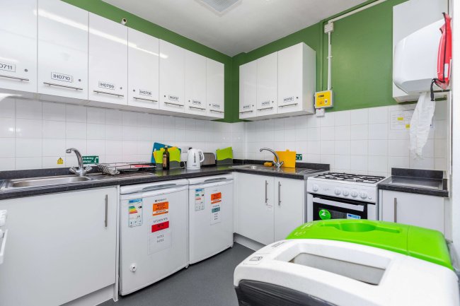 Ivy Hall, 100-102 Cricklewood Ln, London NW2 2DQ 9