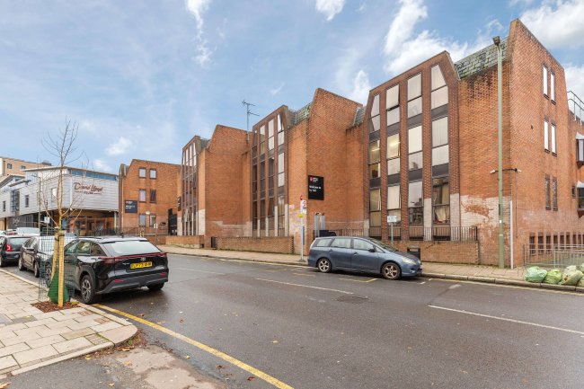Ivy Hall, 100-102 Cricklewood Ln, London NW2 2DQ 9