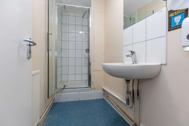 Ivy Hall, 100-102 Cricklewood Ln, London NW2 2DQ 9