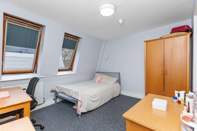 Ivy Hall, 100-102 Cricklewood Ln, London NW2 2DQ 9