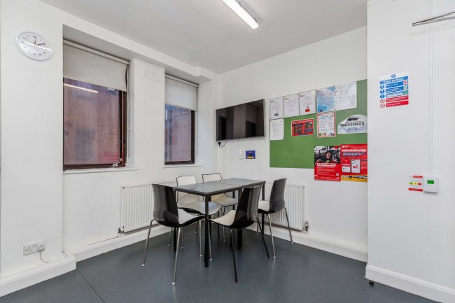 Ivy Hall, 100-102 Cricklewood Ln, London NW2 2DQ 9
