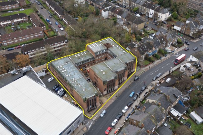 Ivy Hall, 100-102 Cricklewood Ln, London NW2 2DQ 9