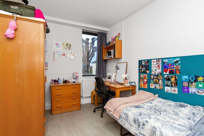 Ivy Hall, 100-102 Cricklewood Ln, London NW2 2DQ 9
