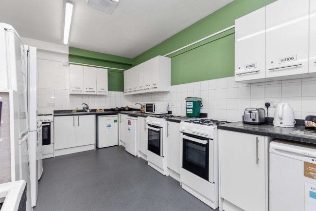 Ivy Hall, 100-102 Cricklewood Ln, London NW2 2DQ 9