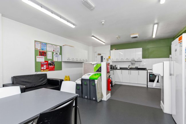 Ivy Hall, 100-102 Cricklewood Ln, London NW2 2DQ 9