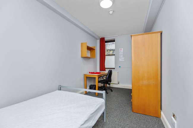 Ivy Hall, 100-102 Cricklewood Ln, London NW2 2DQ 9