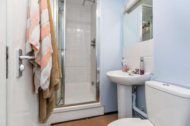 Ivy Hall, 100-102 Cricklewood Ln, London NW2 2DQ 9