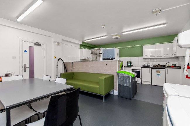 Ivy Hall, 100-102 Cricklewood Ln, London NW2 2DQ 9