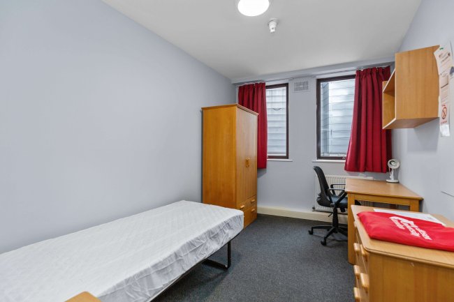 Ivy Hall, 100-102 Cricklewood Ln, London NW2 2DQ 9