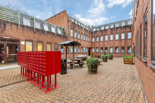 Ivy Hall, 100-102 Cricklewood Ln, London NW2 2DQ 9