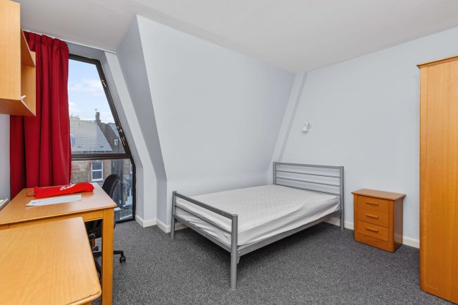Ivy Hall, 100-102 Cricklewood Ln, London NW2 2DQ 9