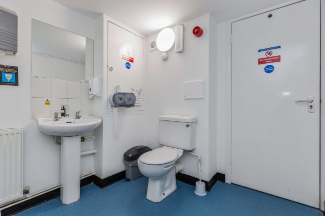 Ivy Hall, 100-102 Cricklewood Ln, London NW2 2DQ 9