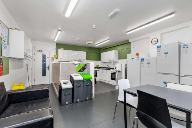 Ivy Hall, 100-102 Cricklewood Ln, London NW2 2DQ 9