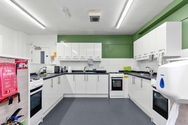 Ivy Hall, 100-102 Cricklewood Ln, London NW2 2DQ 9