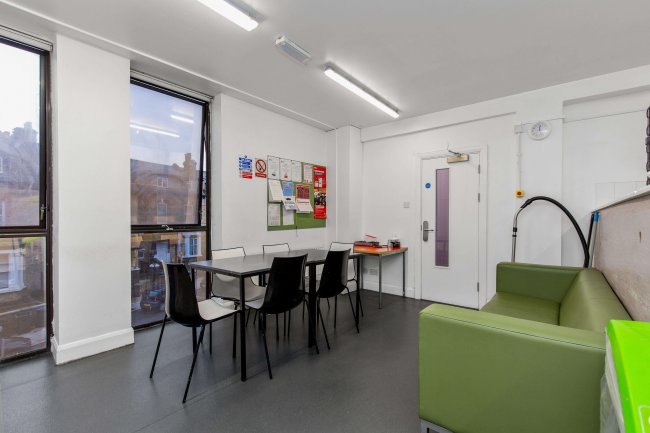 Ivy Hall, 100-102 Cricklewood Ln, London NW2 2DQ 9