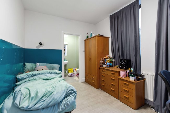 Ivy Hall, 100-102 Cricklewood Ln, London NW2 2DQ 9
