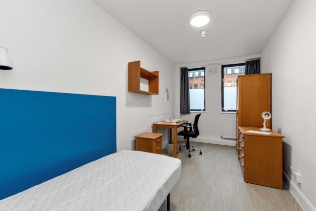 Ivy Hall, 100-102 Cricklewood Ln, London NW2 2DQ 9