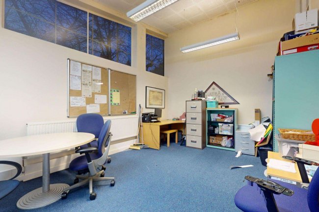 33 Giesbach Road, London N19 3DA 1