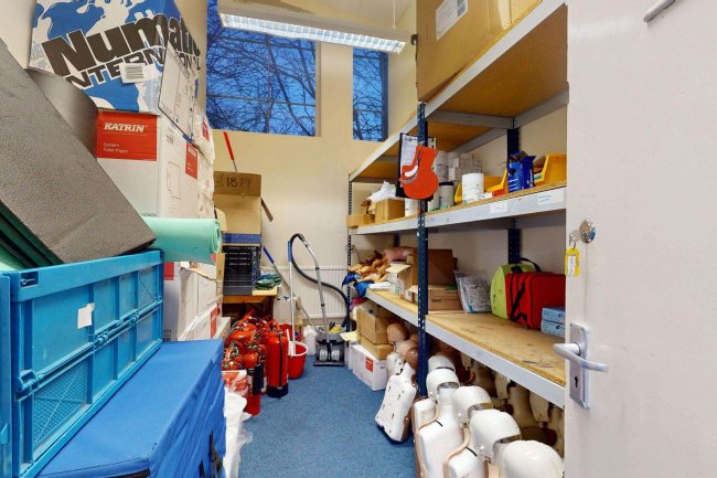 33 Giesbach Road, London N19 3DA 1