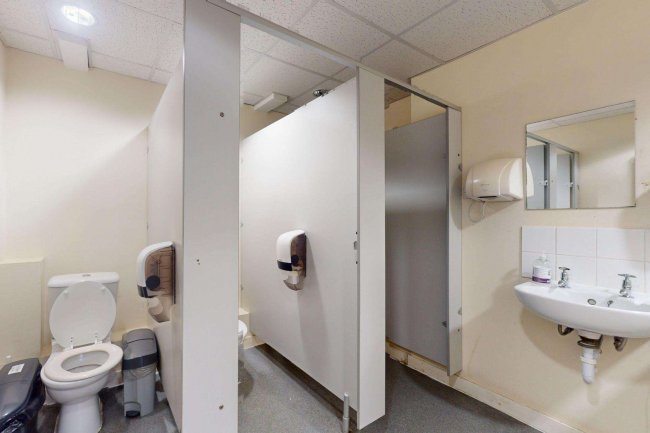 33 Giesbach Road, London N19 3DA 1