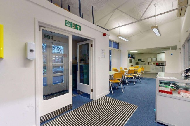 33 Giesbach Road, London N19 3DA 1