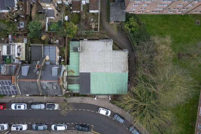 33 Giesbach Road, London N19 3DA 1