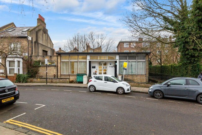 33 Giesbach Road, London N19 3DA 1