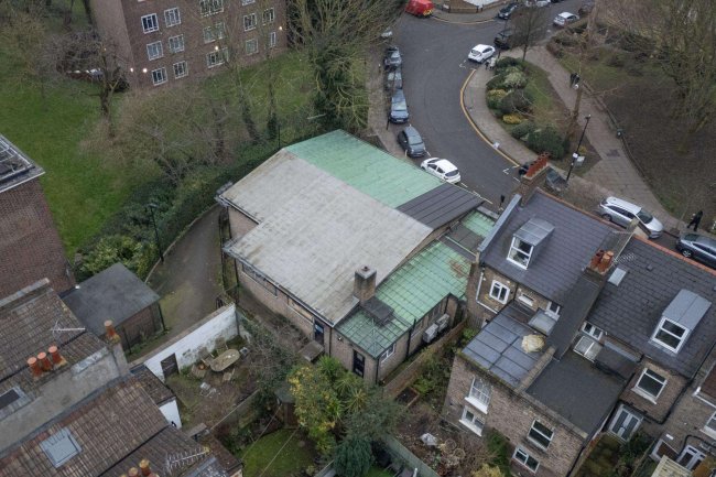 33 Giesbach Road, London N19 3DA 1