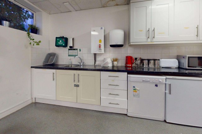 33 Giesbach Road, London N19 3DA 1