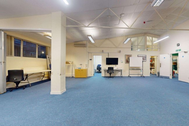 33 Giesbach Road, London N19 3DA 1