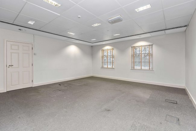 76 Crown Road, Twickenham, TW1 3EU 46