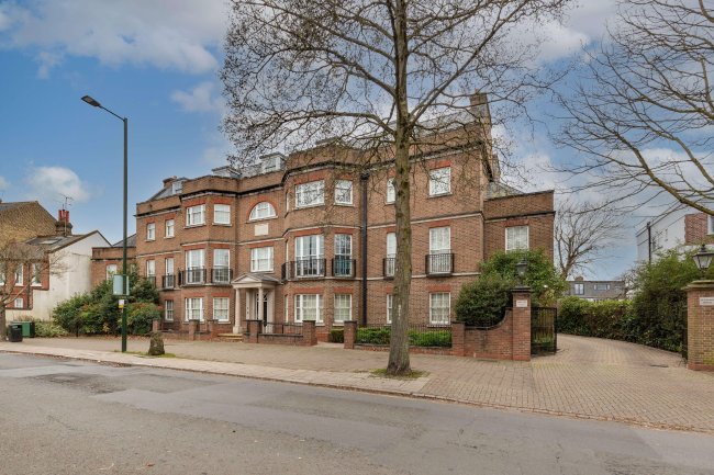 76 Crown Road, Twickenham, TW1 3EU 46