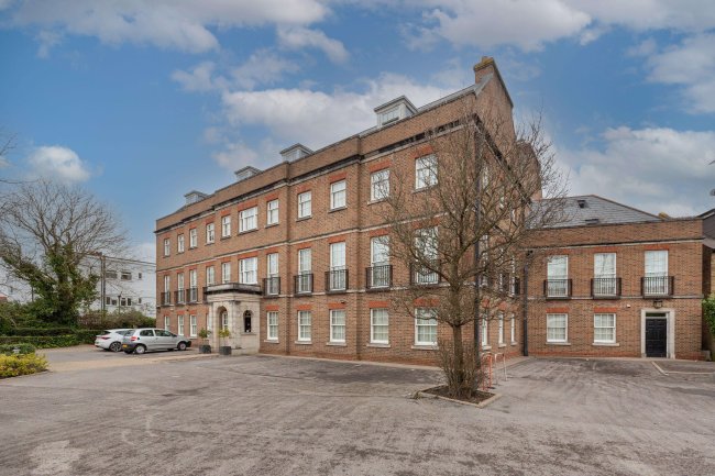 76 Crown Road, Twickenham, TW1 3EU 46