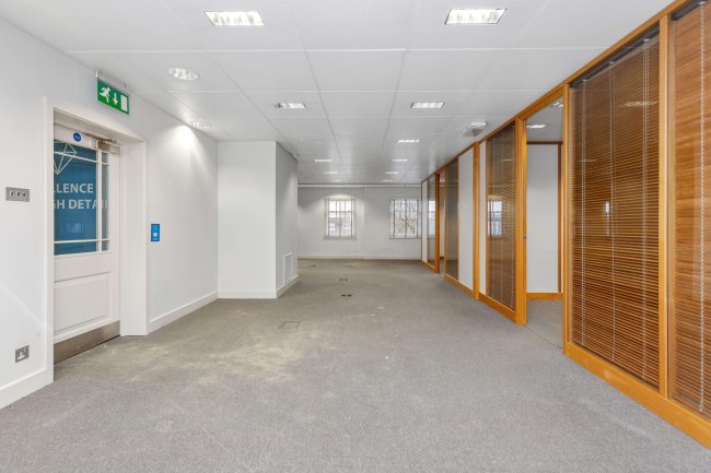 76 Crown Road, Twickenham, TW1 3EU 46