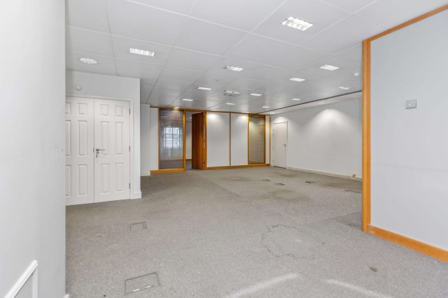 76 Crown Road, Twickenham, TW1 3EU 46