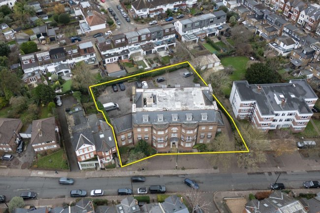 76 Crown Road, Twickenham, TW1 3EU 46