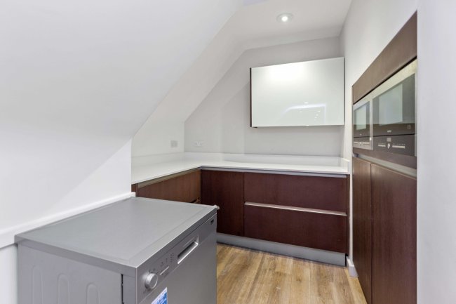 76 Crown Road, Twickenham, TW1 3EU 46