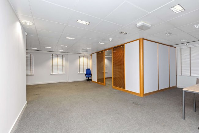 76 Crown Road, Twickenham, TW1 3EU 46