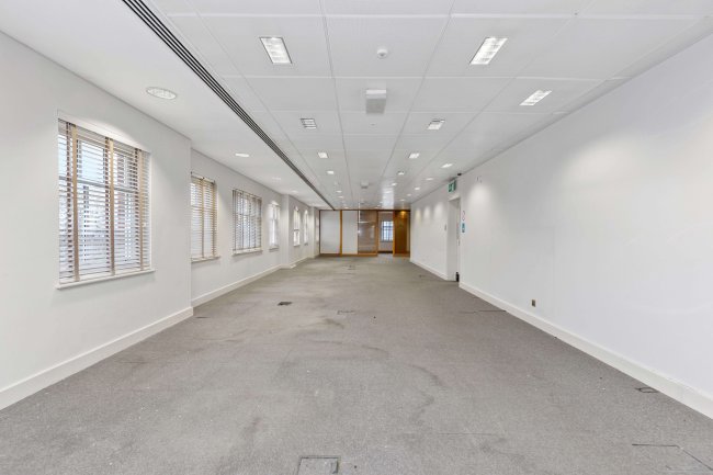 76 Crown Road, Twickenham, TW1 3EU 46